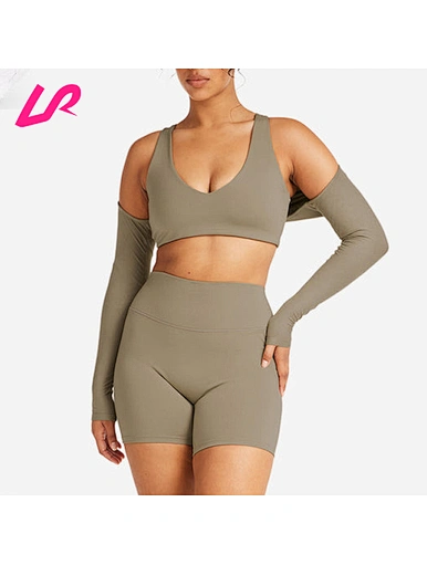 Elevate your activewear game with our cropped bolero. Shop now for a range of sizes and colors to add the perfect blend of fashion and function to your wardrobe.